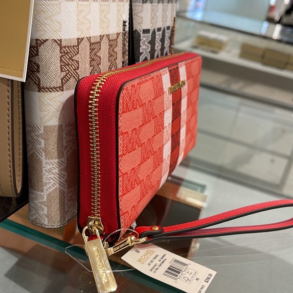 MICHAEL KORS Leather Continental Phone Holder Wristlet Wallet 
Dark Sungria
NWT - Picture 3 of 16